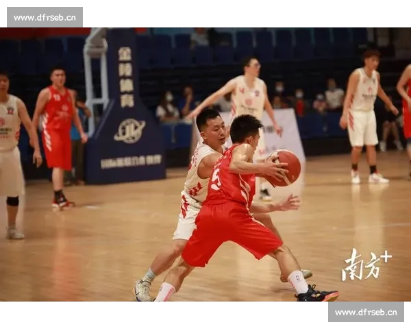 篮球激情对决：巅峰对抗，明星球员齐聚一堂，谁能笑傲赛场勇夺冠军